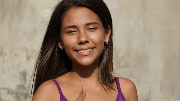 Sorridente ragazza peruviana — Foto Stock