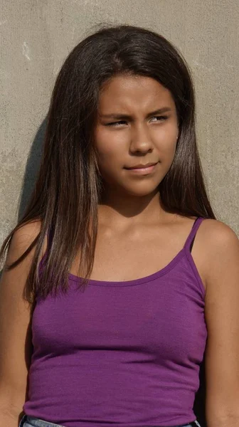 Etnische diversiteit tiener meisje — Stockfoto