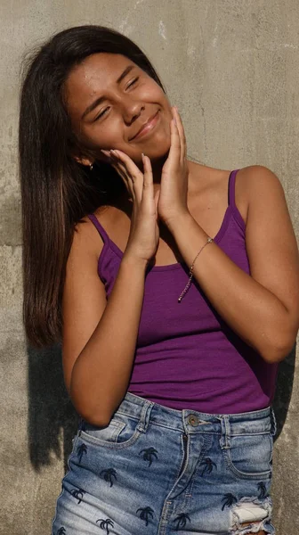 Feliz adolescente feminino — Fotografia de Stock