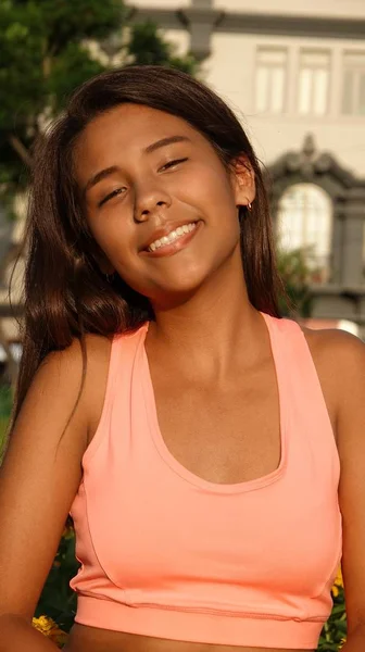Fit adolescente menina sorrindo — Fotografia de Stock