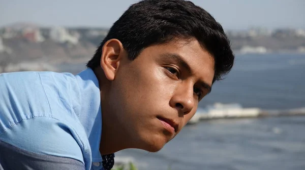 Ein Hispanischer Männlicher Teenager — Stockfoto