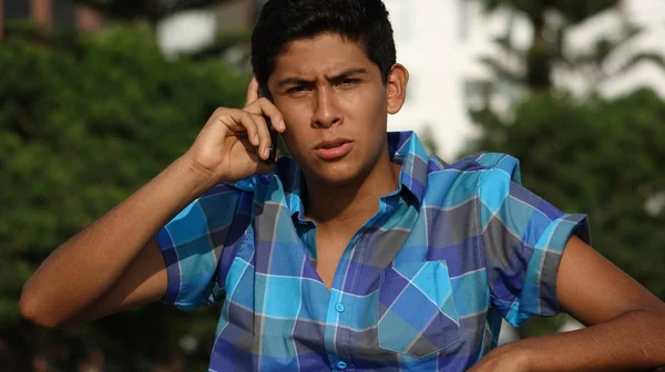 Seria adolescente llamada telefónica — Foto de Stock