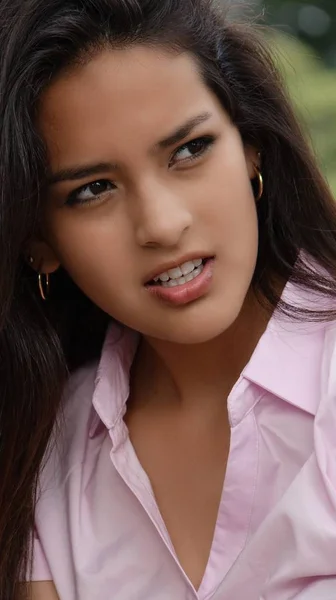 Une Adolescente Hispanique — Photo