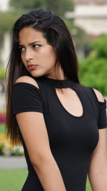 Genç bir ciddi dişi