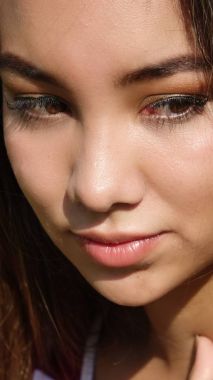 Utangaç genç kişi