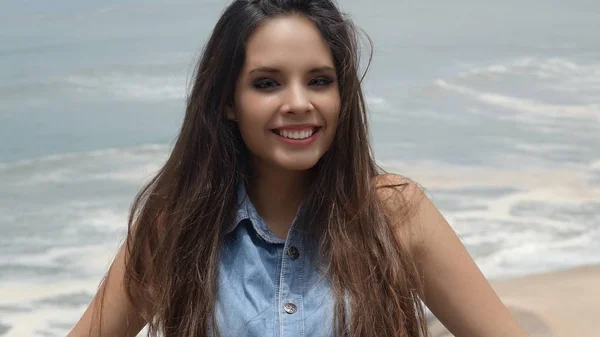 Mujer Adolescente Océano — Foto de Stock