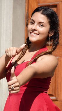 Bir çok memnun kadın