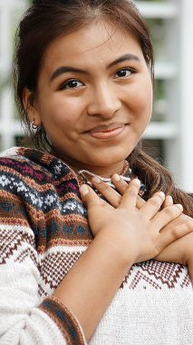 Güzel genç kadın aşık