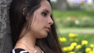 mutsuz bir genç kız