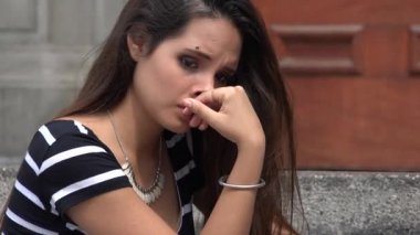 Üzücü bir genç kadın