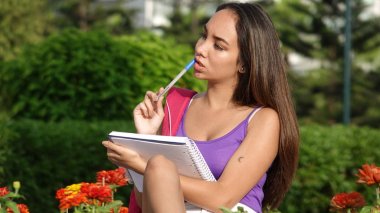 güzel kız öğrenci