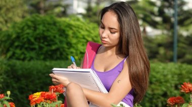 Genç kız öğrenci