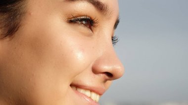 Güzel kadın yüzü.