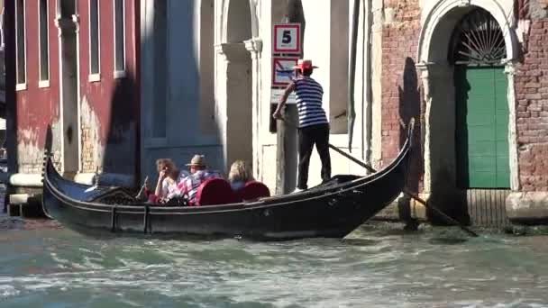 Туристическая Гондола Венеции — стоковое видео