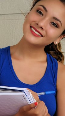 mutlu kız öğrenci