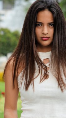 Oldukça heyecansız bir kız