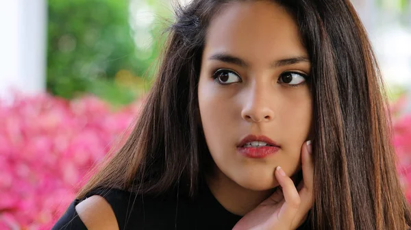 Worried Beautiful Girl — Stock Photo, Image