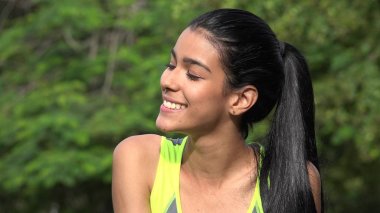 Genç kadın uzun saçlı