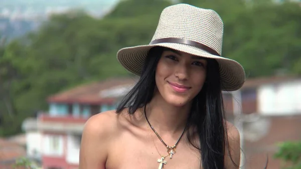 Jeune Colombienne Adolescente et religion — Photo