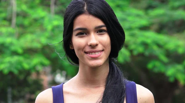 Hispánský Latina Teen žena — Stock fotografie