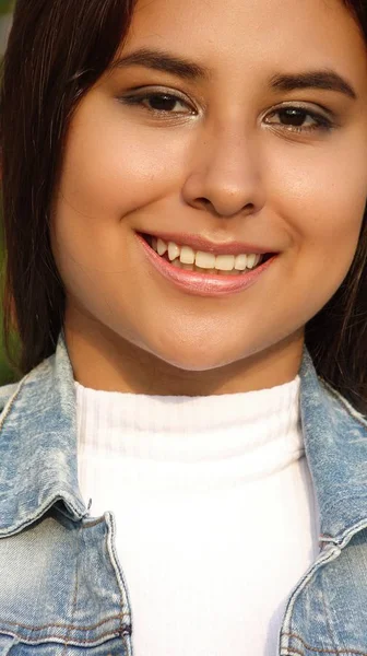 Hispanic Girl Teen Portrait — Stock Photo, Image
