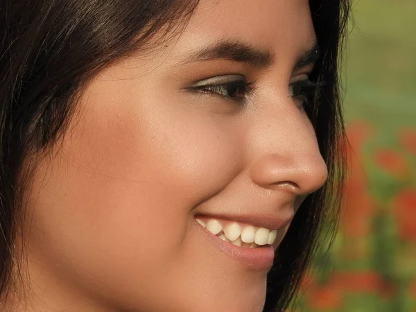 Bir güzel genç yüzü