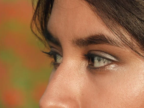 Eyes Of Hispanic Female Teenager — Stock Photo, Image