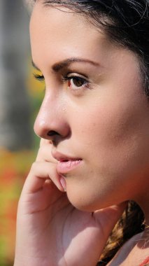 Genç kadın düşünme