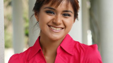 Gülümseyen bir insan