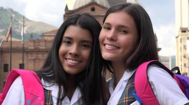 Arkadaşlar kız öğrenci