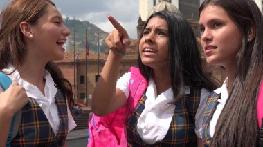 İşaret sürpriz veya karışık kız öğrenci