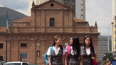 Okuldan sonra kız öğrenci