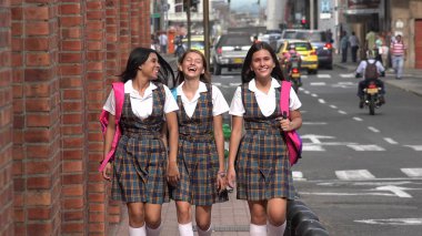 Katolik Okulu kız şehir merkezine yürümek