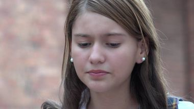 Depresif genç kadın gençler