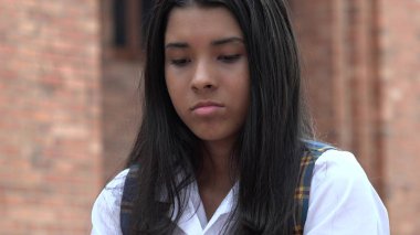 Depresyon ile üzgün kız