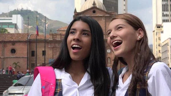 Felice sorpreso studentesse femminili — Foto Stock