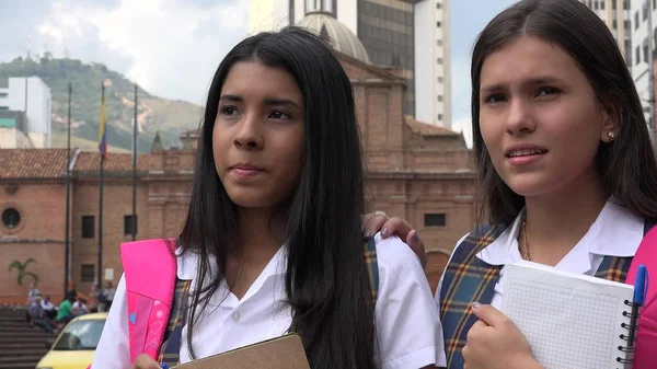 Ciddi kız öğrenci