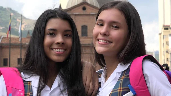 mutlu kız öğrenci