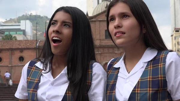 Estudantes Femininas Assustadas — Fotografia de Stock