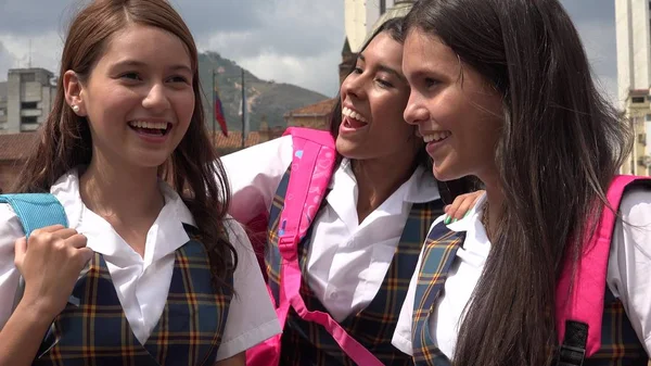 Arkadaşlar öğrenciler eğleniyor