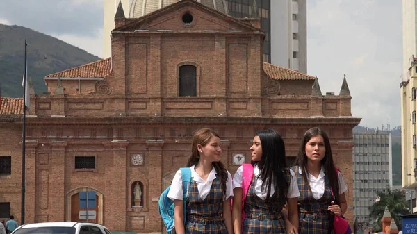 Okuldan sonra kız öğrenci