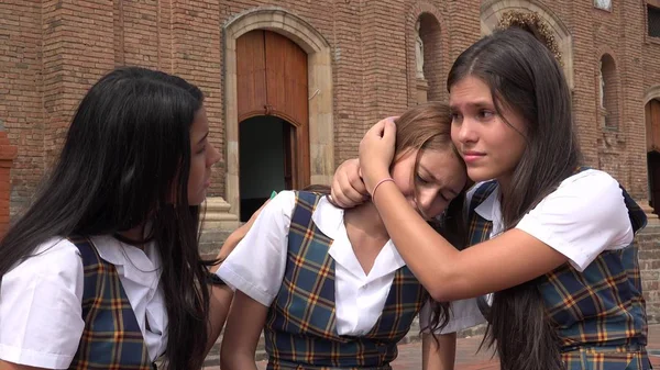 Kız öğrenci keder ve şefkat