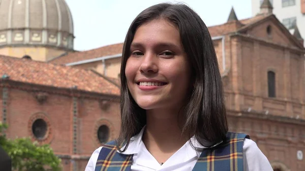 Usmívající se katolické školy dívka — Stock fotografie