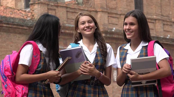 Escola meninas em Uniforme Segurando Livros — Fotografia de Stock