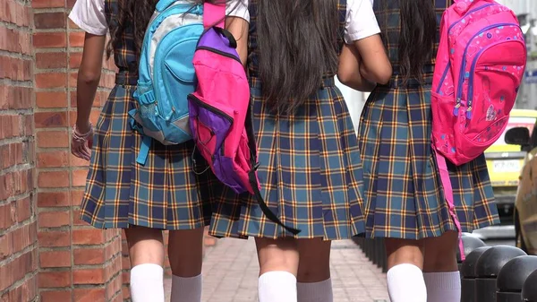 Adolescente Estudantes com mochilas — Fotografia de Stock