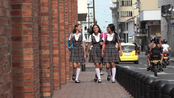 Mutlu genç kız öğrenci