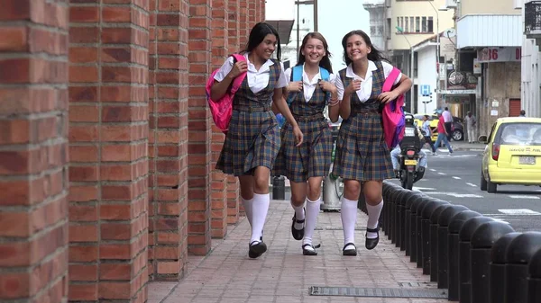 Heyecanlı genç kız öğrenci