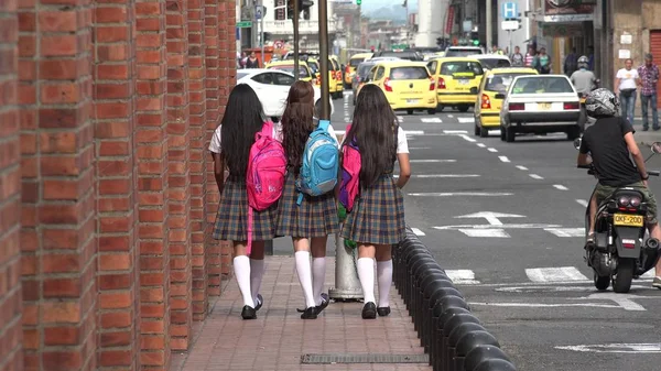 lise öğrencileri ile sırt çantaları