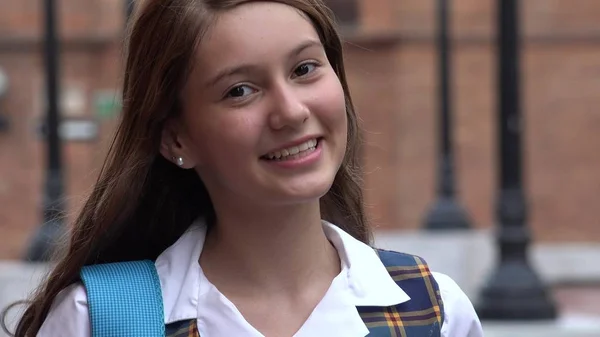 Uśmiechnięta dziewczyna Teen Student — Zdjęcie stockowe