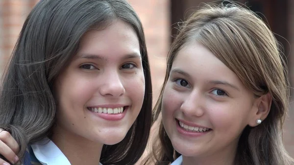 Feliz Adolescente Meninas Sorrindo — Fotografia de Stock